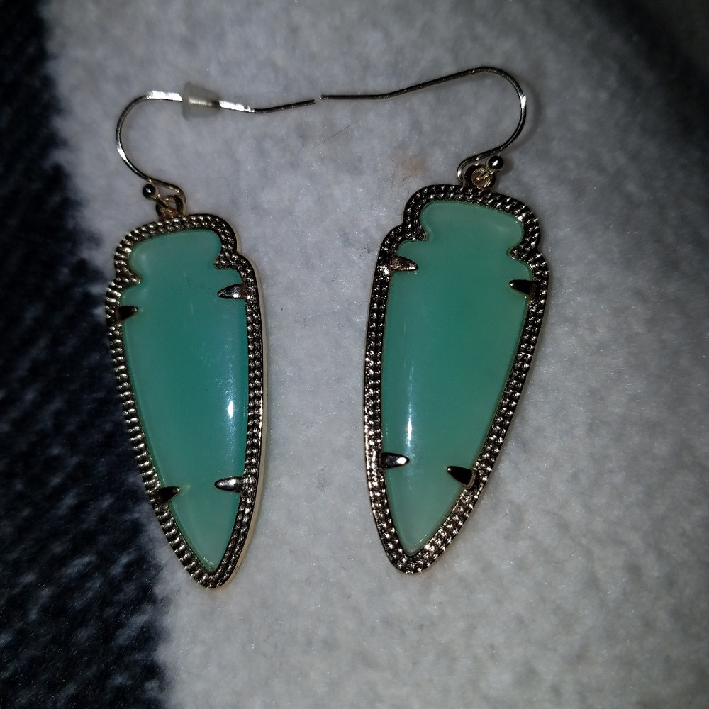 Kendra Scott Arrow Earrings